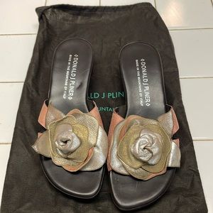 Donald J Pliner metallic floral sandals, size 6.